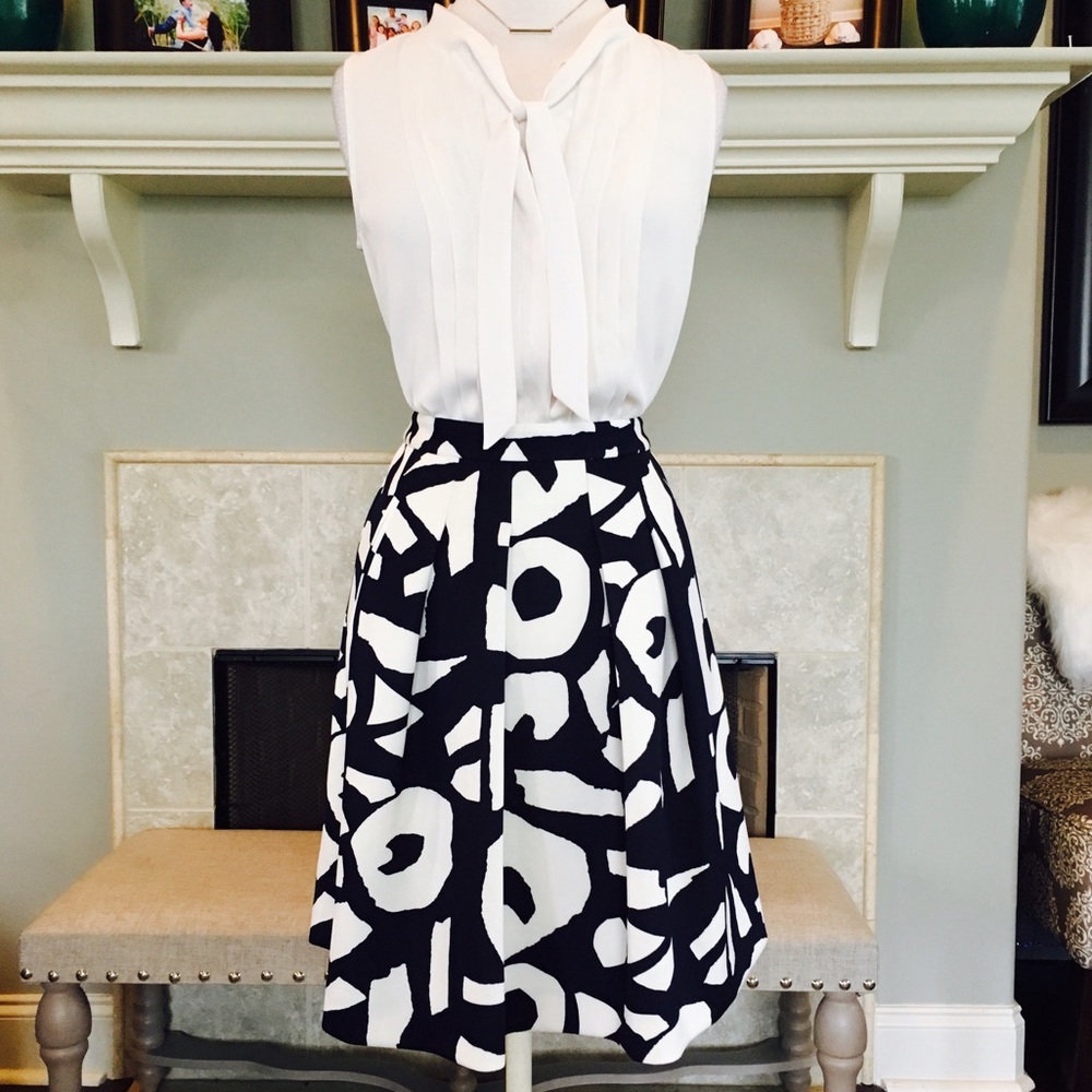 NWOT LOFT white & navy blue Printed circle skirt