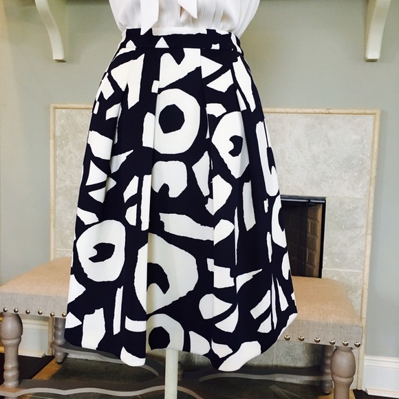 NWOT LOFT white & navy blue Printed circle skirt - Picture 3 of 7