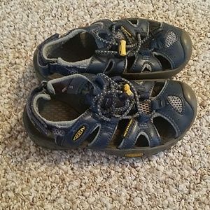 Boys keen sandals