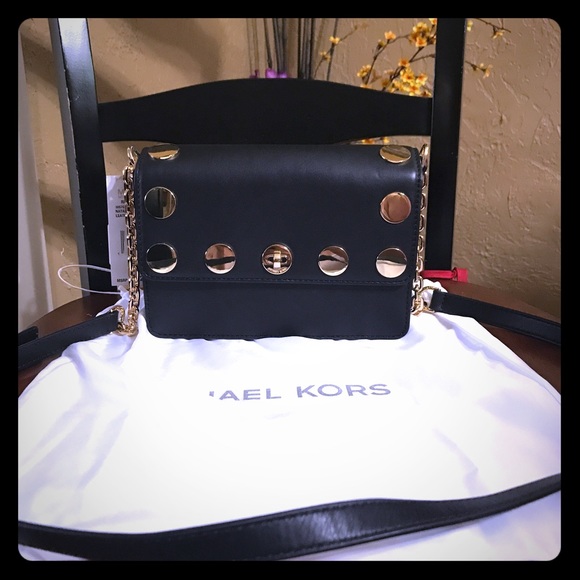 Michael Kors Handbags - Beautiful black messenger Michael Kors cross body