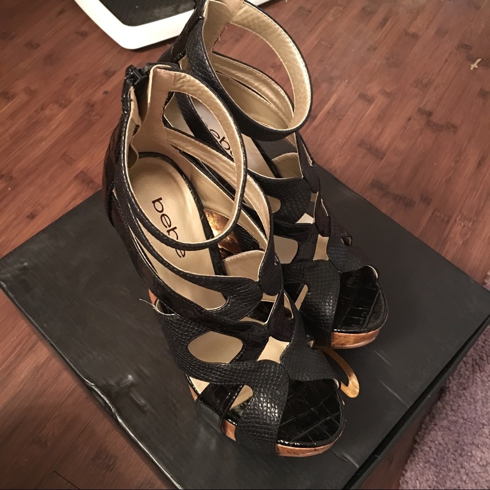 BEBE maya black wedges