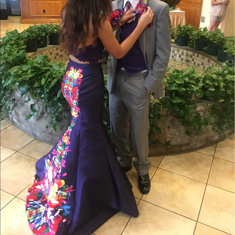 Prom Dress - Picture 2 of 5