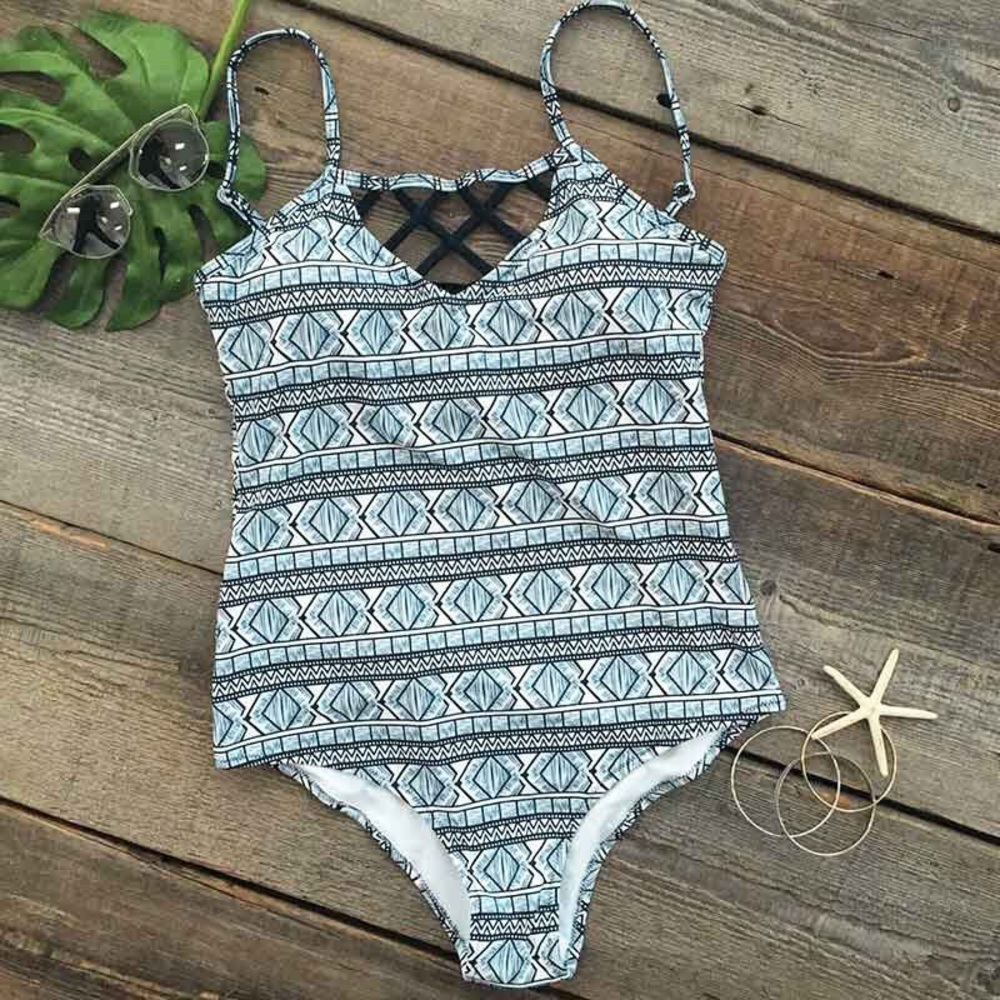 Cupshe Take Up Space Cross Back One Piece size M