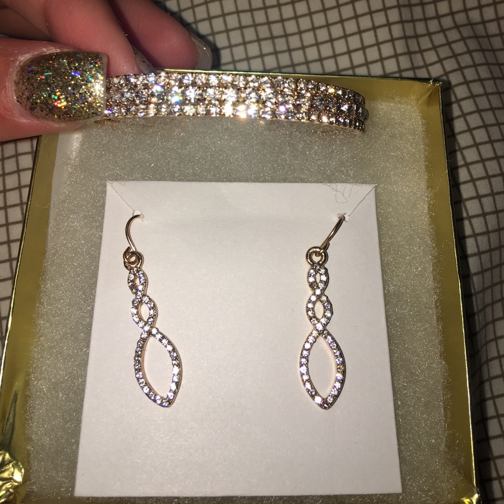 Gold dangle earring and matching bracelet