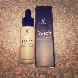 Younique Liquid Touch Mineral Touch Taffeta
