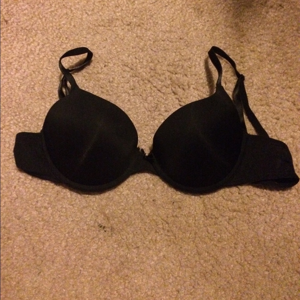 Black bra light push up 32C.