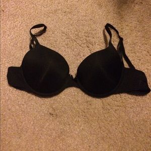 Black bra light push up 32C.