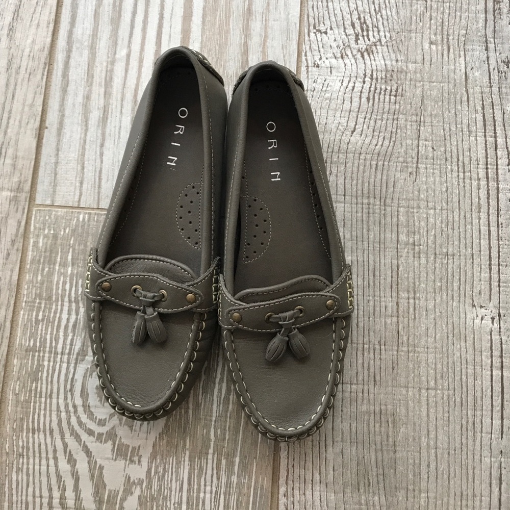 Orin soft leather loafers in khaki gray