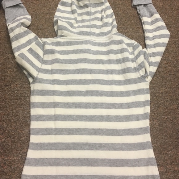 Long sleeve grey and white striped thermal - Picture 4 of 4