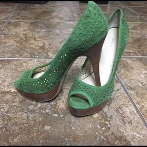 Enzo Angiolini Sully suede peep toe pump