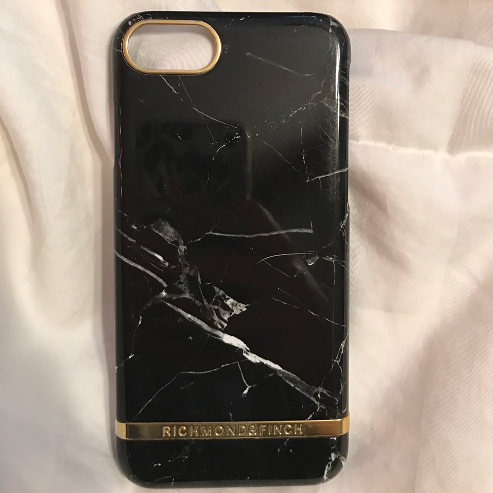 Richmond & Finch iPhone 7 marble case