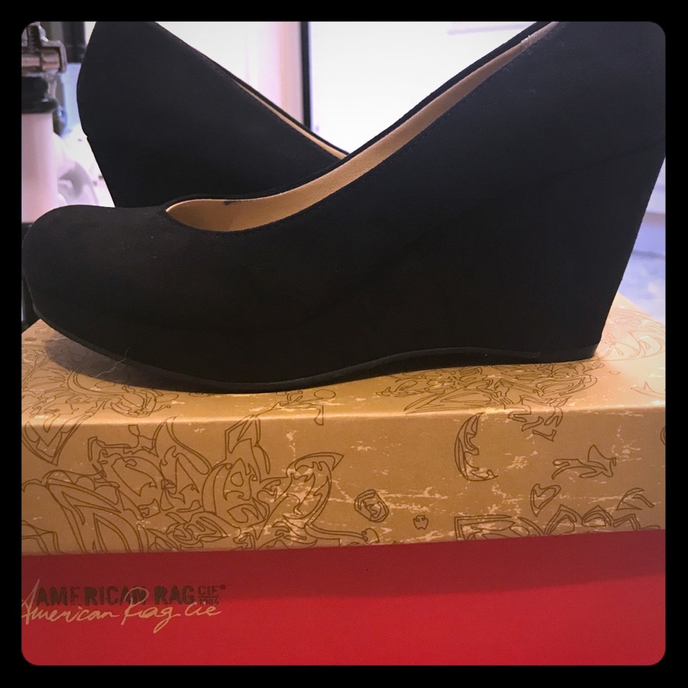 NWOT American Rag Cie Black Wedges