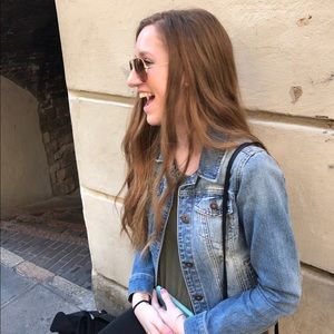 Meet your Posher, Justine