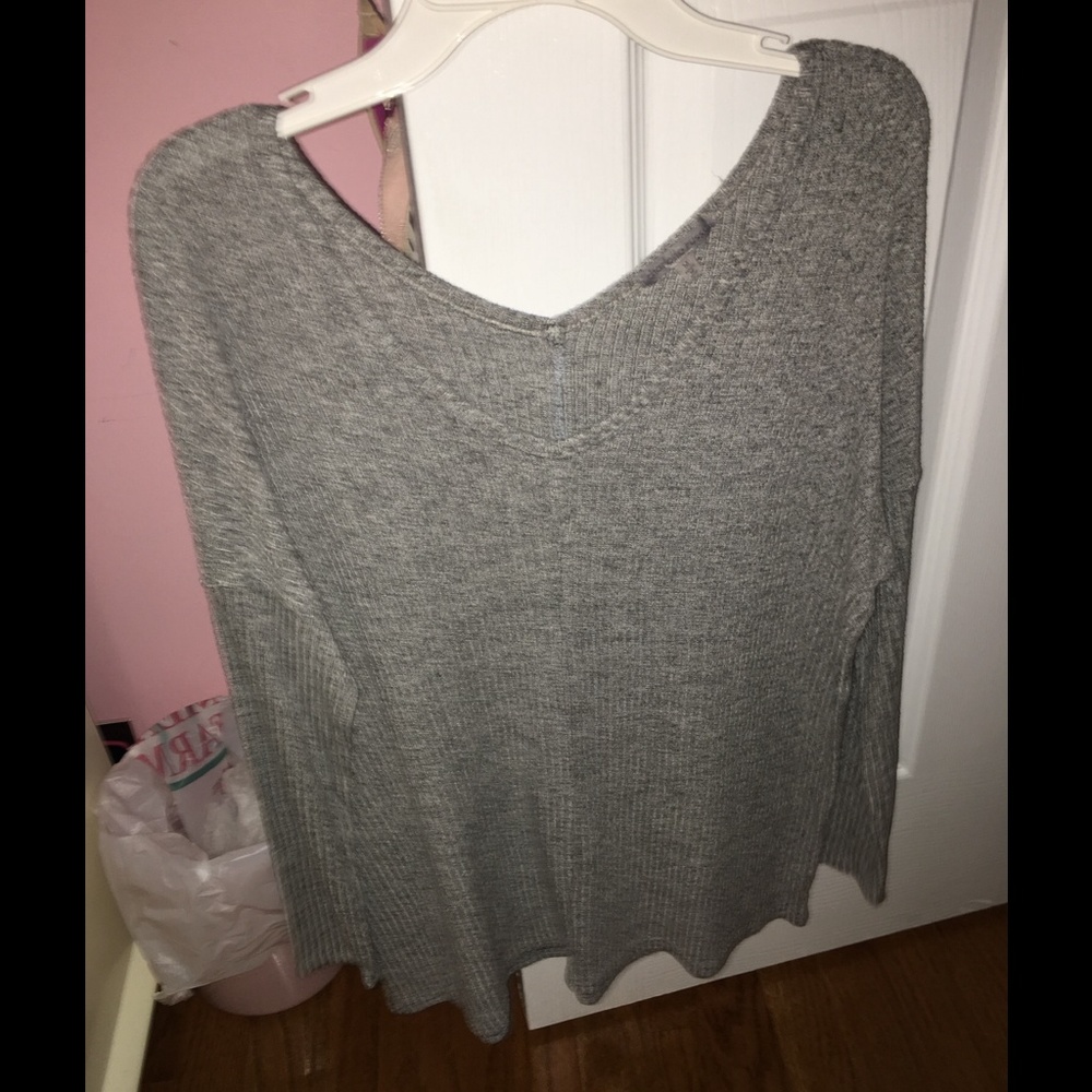 Casual long sleeve gray top