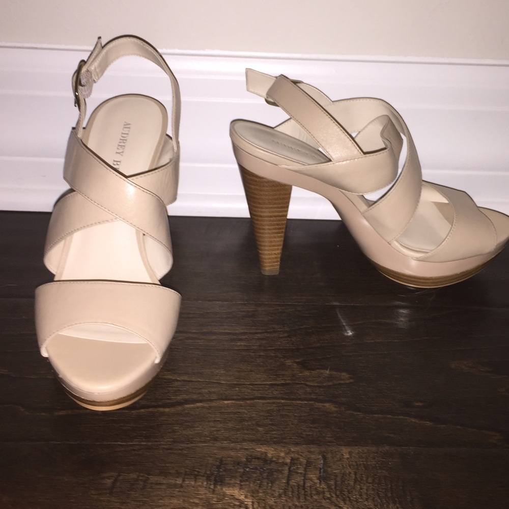 💕LAST CHANCE 💕Audrey Brooke Strappy Heel