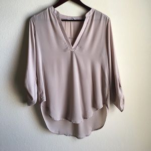 Lightweight v-neck blouse 3/4 sleeve