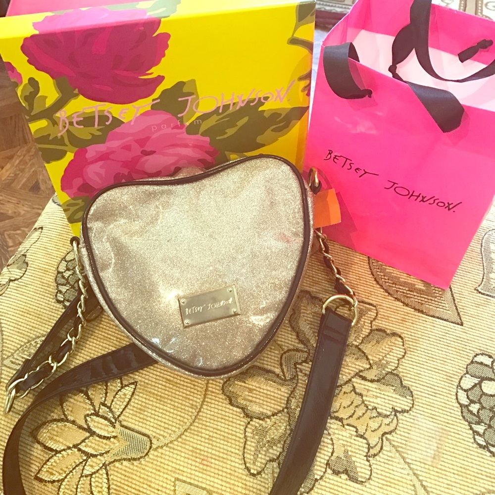 Betsey Johnson auth. Shoulder bag. Medium. Gold