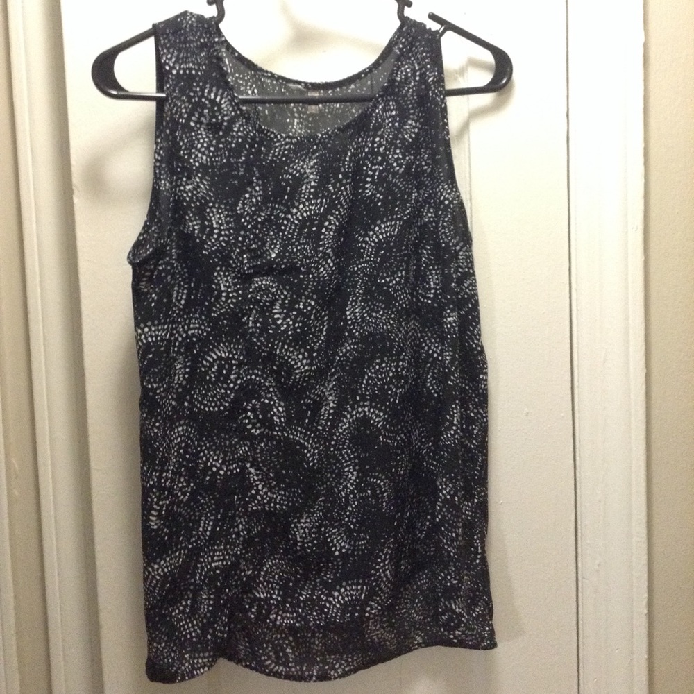Patterned tank