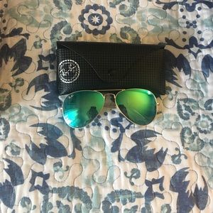 Green mirrored rayban sunglasses Green mirrored rayban sunglasses