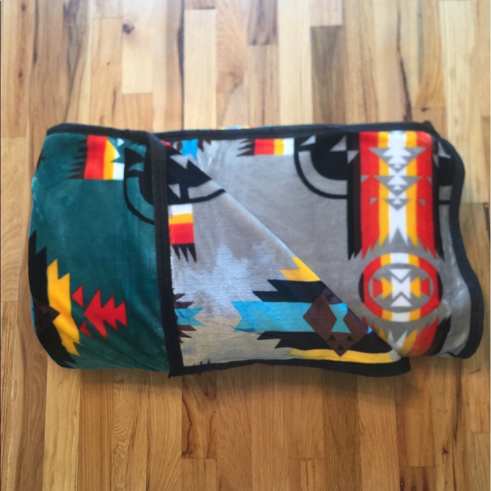 King style Pendleton inspired mink blanket.