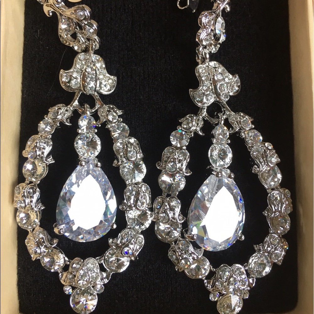 NWOT Rhinestone earrings