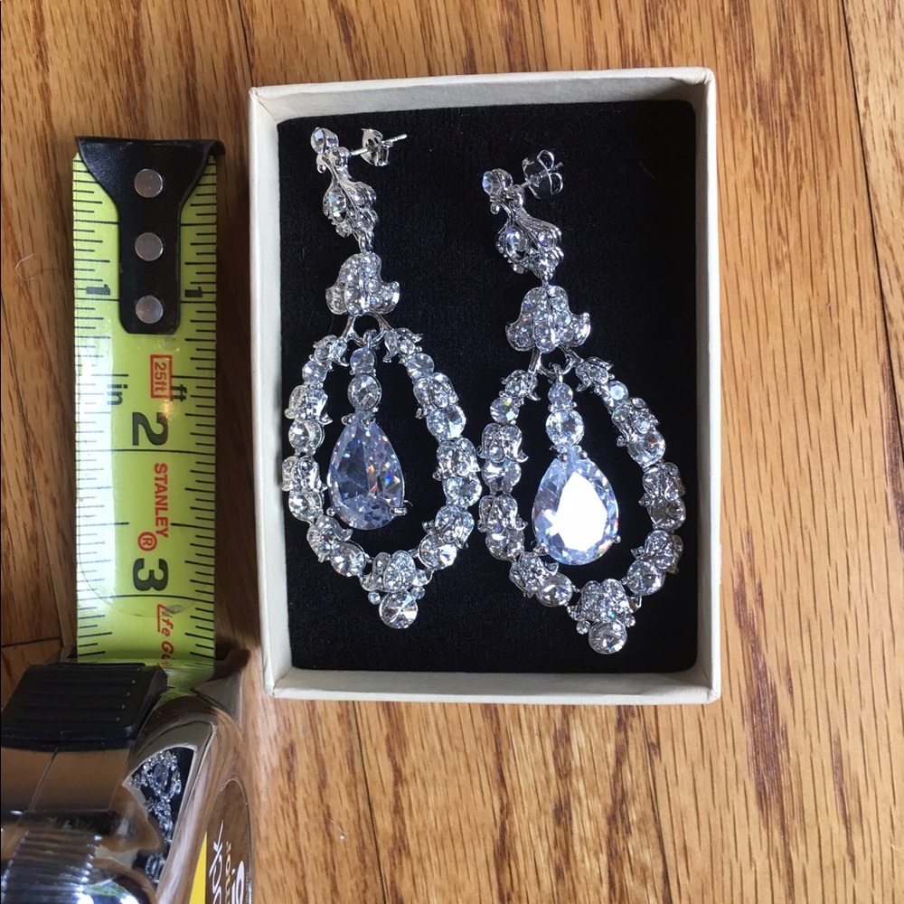 NWOT Rhinestone earrings - Picture 2 of 2