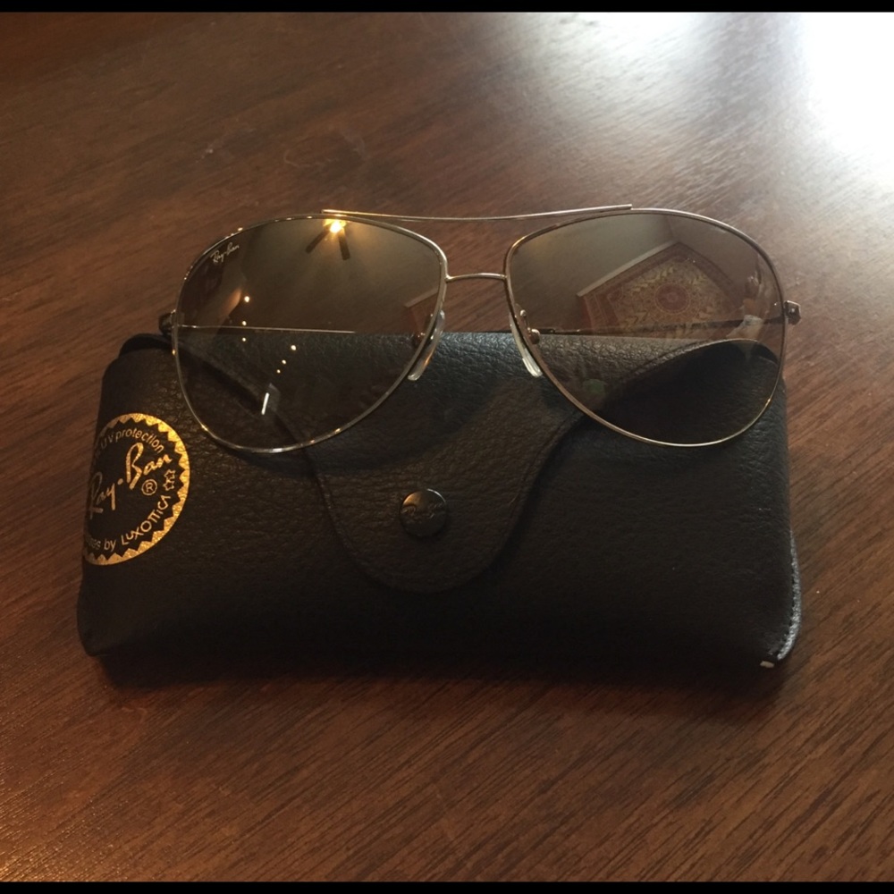 Ray Ban aviators!