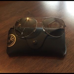 Ray Ban aviators!