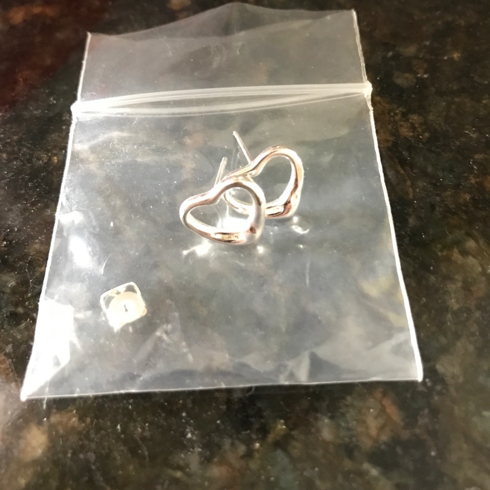 NEW silver heart earrings