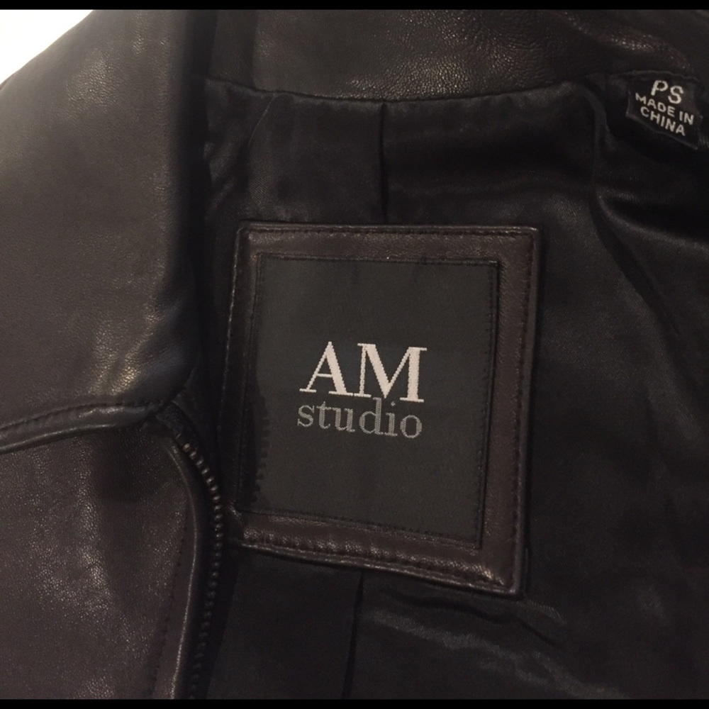 Leather jacket - Picture 2 of 8