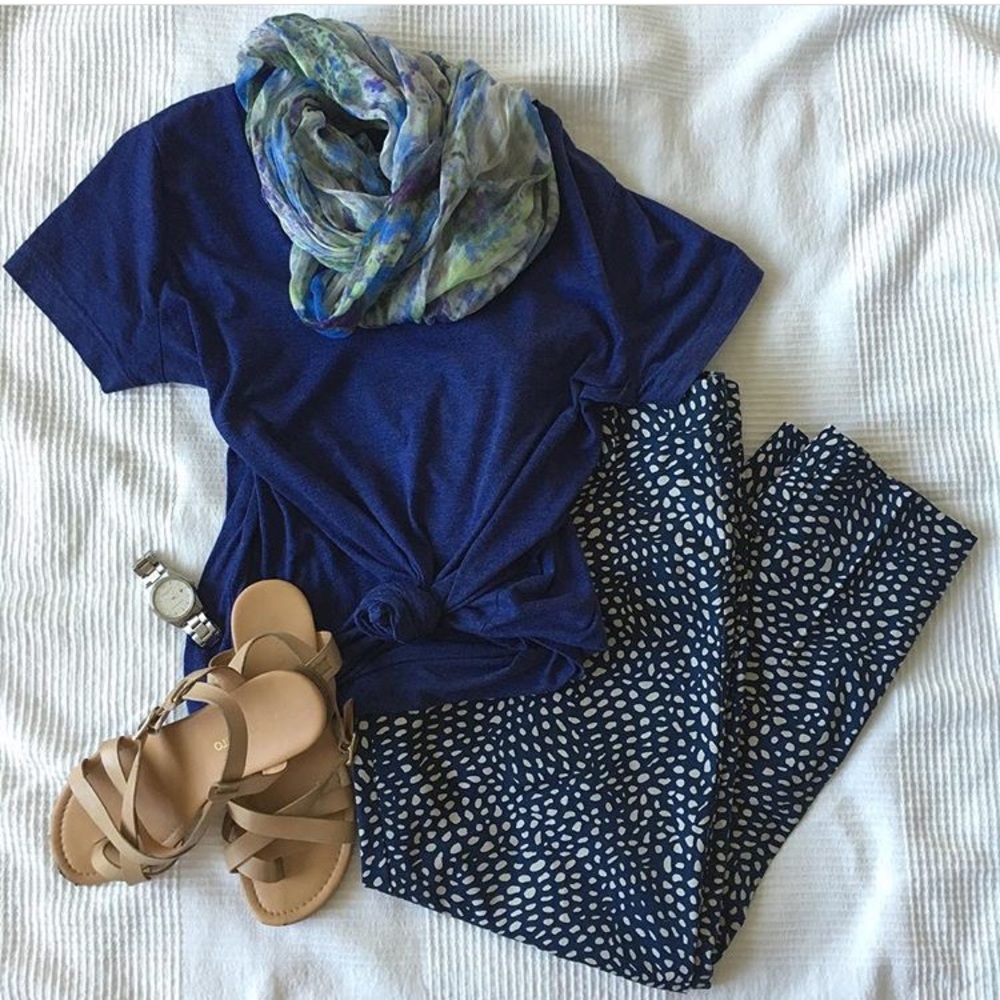 Navy and white slim cropped pants from gap