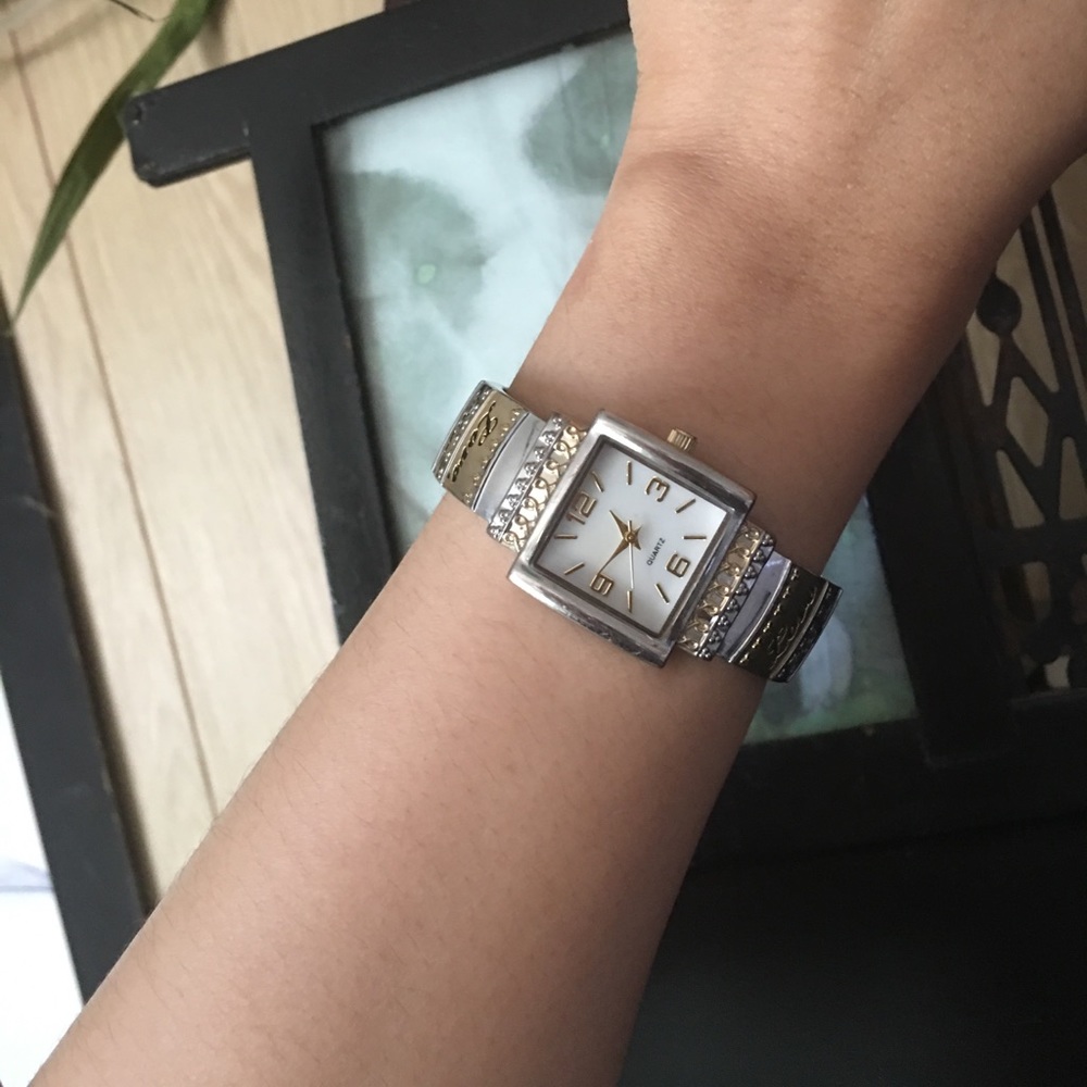 Beautiful Silver Watchđź’• - Picture 2 of 4