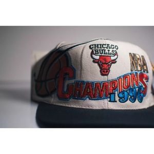 CHICAGO BULLS 1997 NBA CHAMPIONS SNAPBACK OFFICIAL