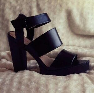 Black chunck heel 7.5