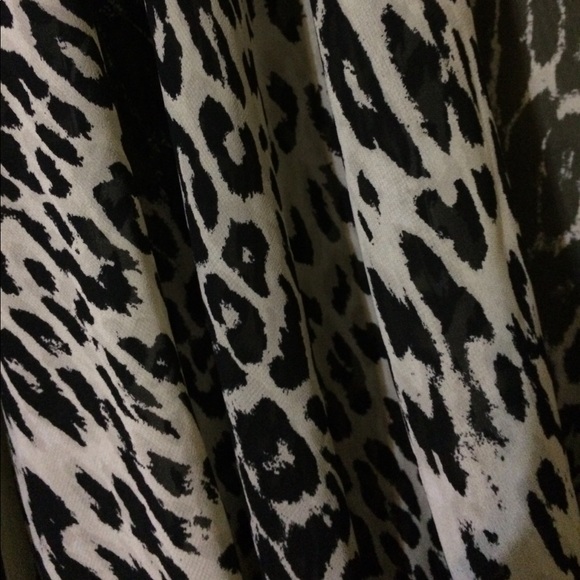 Kenneth cole leopard print blouse size X large - Picture 3 of 5