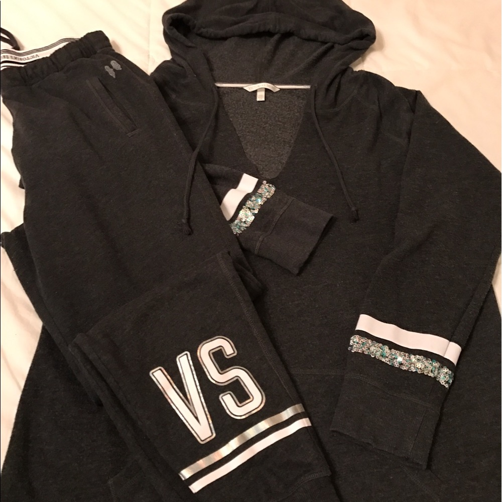 VS  Pink jogger