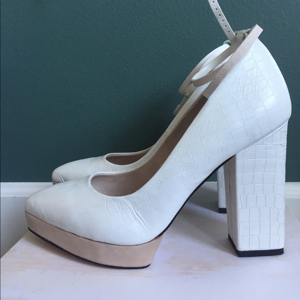 NEVER BEEN WORN SOL SANA ZANDER HEEL