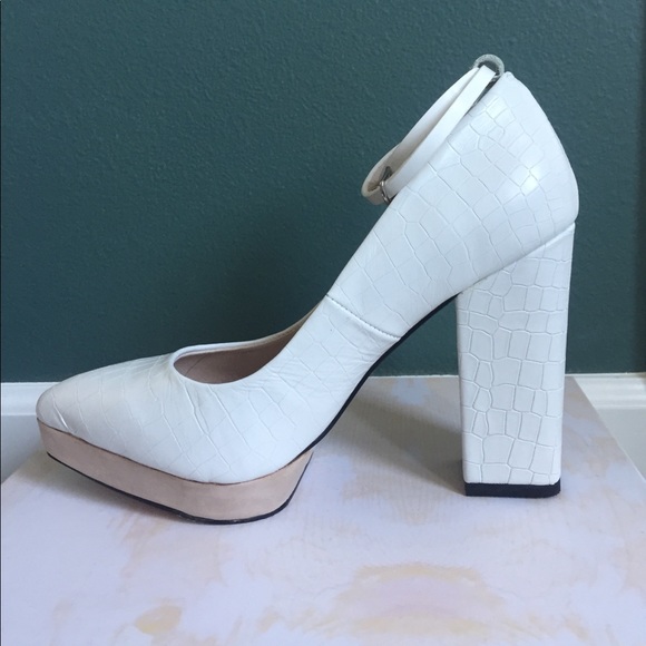 NEVER BEEN WORN SOL SANA ZANDER HEEL - Picture 5 of 7