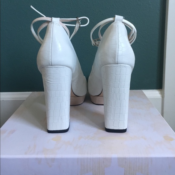 NEVER BEEN WORN SOL SANA ZANDER HEEL - Picture 6 of 7