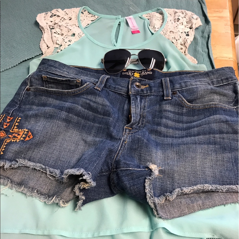 Lucky shorts with tribal