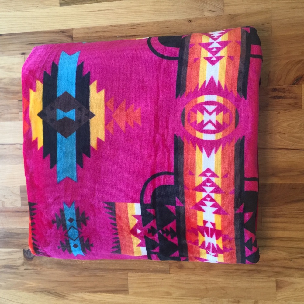 Queen sized Pendleton inspired mink blanket.