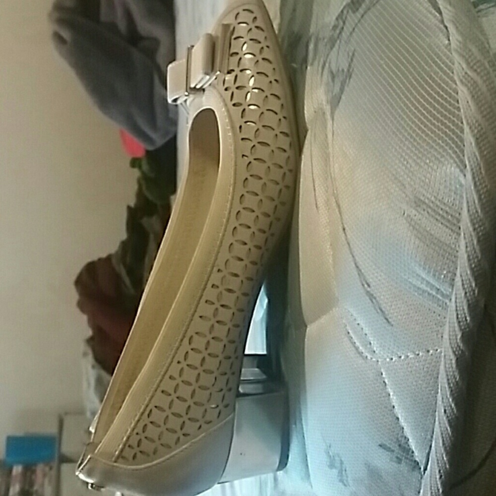 Dana Buchman shoes
