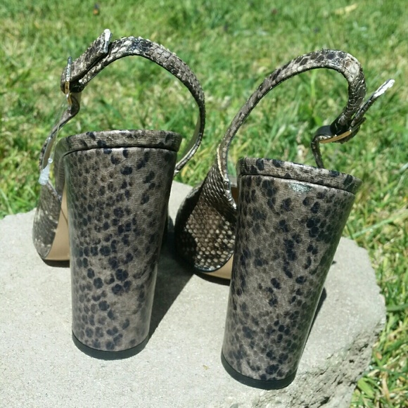 BCBGMAXAZRIA snake embossed sz9 sling back gold - Picture 4 of 5