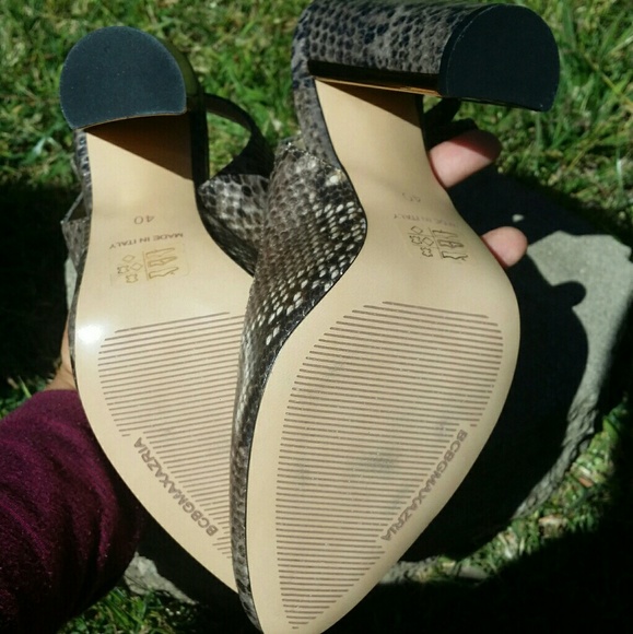 BCBGMAXAZRIA snake embossed sz9 sling back gold - Picture 5 of 5