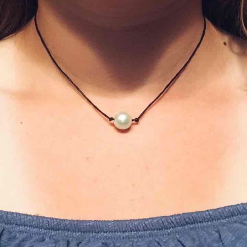 TRENDING! ✨Pearl and Leather Choker!