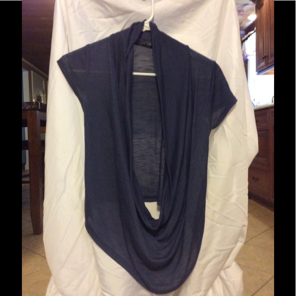 Scoop neck short sleeve top