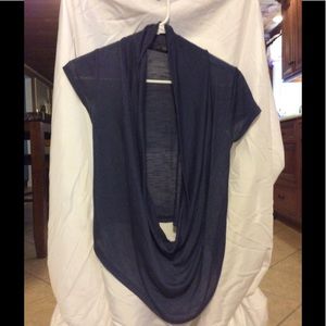 Scoop neck short sleeve top