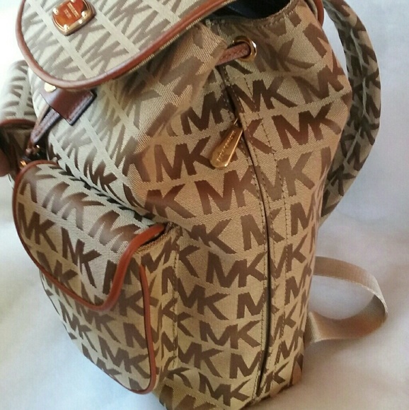 MICHAEL KORS LARGE BACK PACK