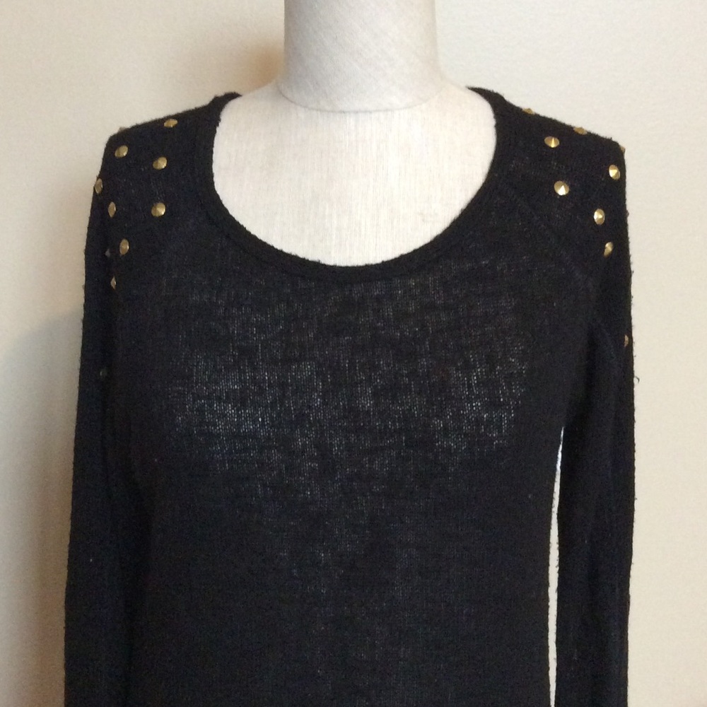 Thin black sweater