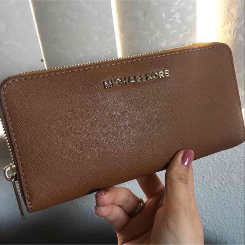 Michael kors wallet